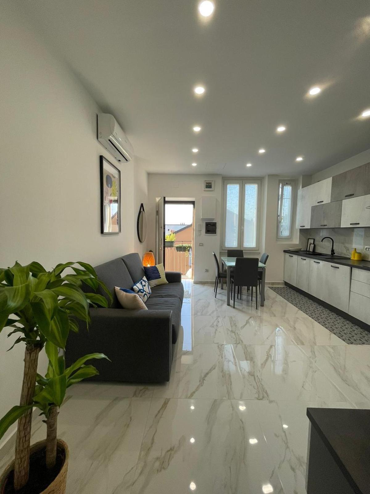 Nuovo In Viale Jenner, Luminoso E Strategico Apartment