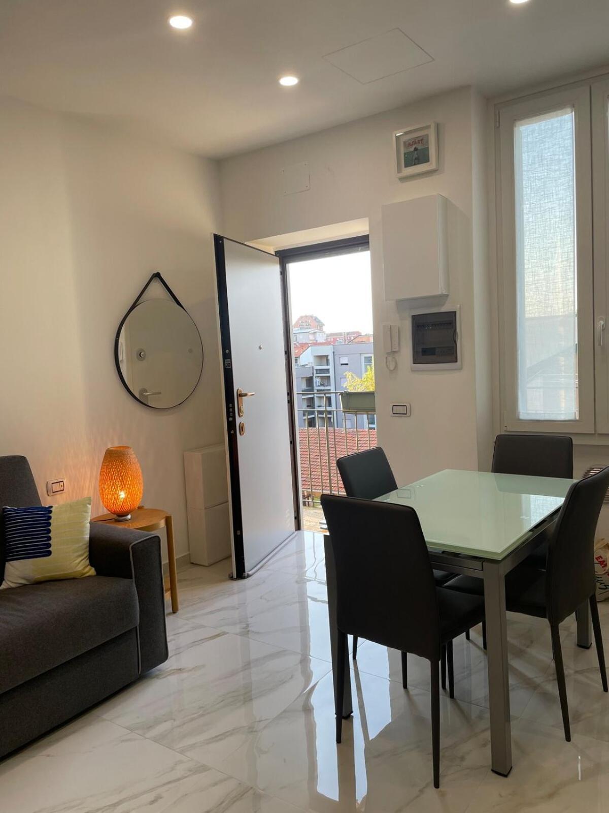 Nuovo In Viale Jenner, Luminoso E Strategico Apartment