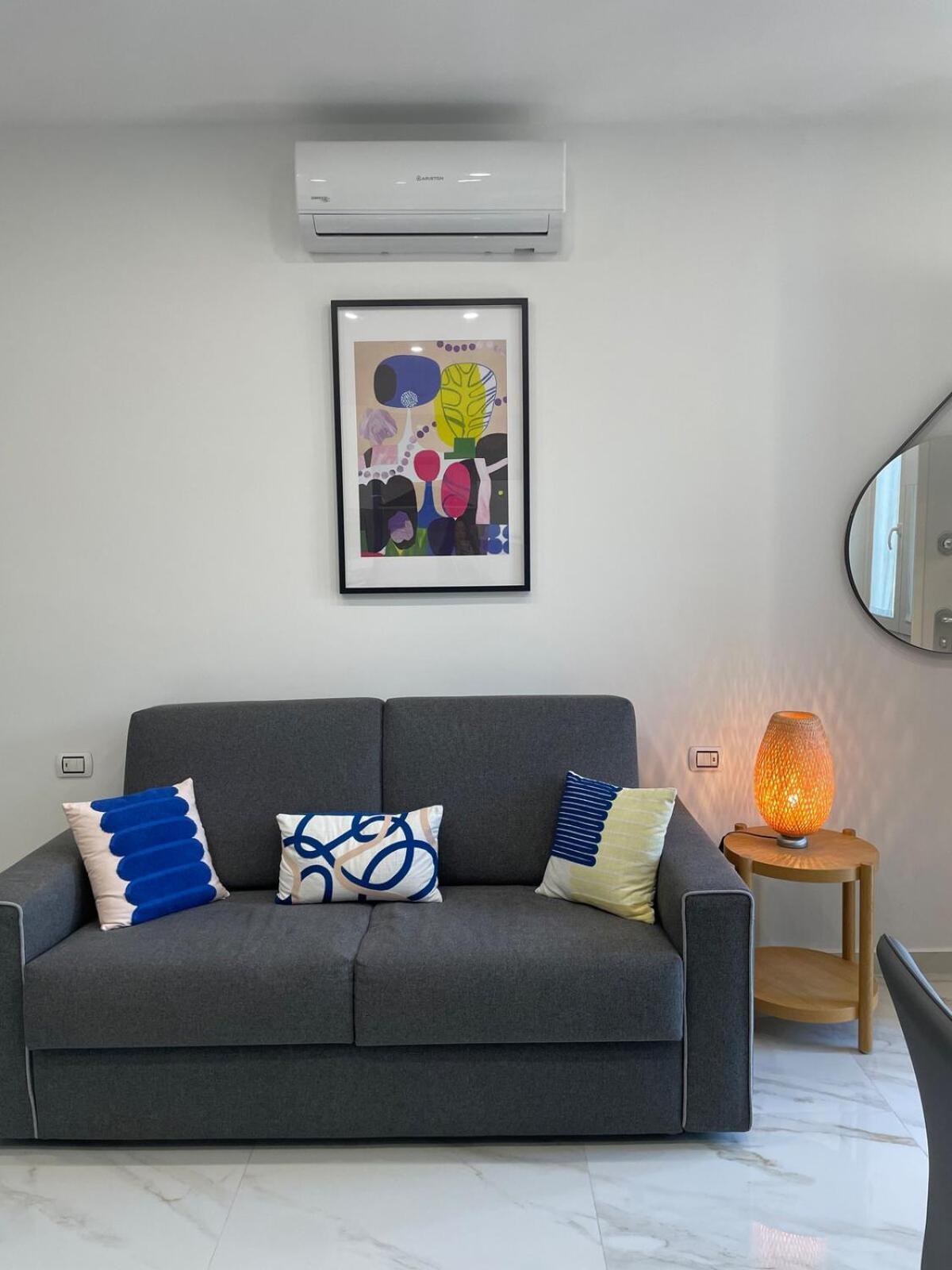 Nuovo In Viale Jenner, Luminoso E Strategico Apartment